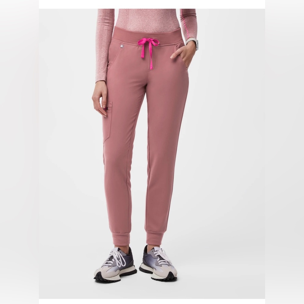 Mauve Zamora™ - Petite Jogger Scrub Pants

S - Mauve - Petite